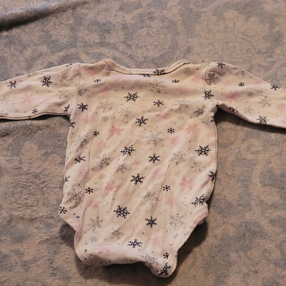 Set of winter themed onesies - Picture 3 of 4